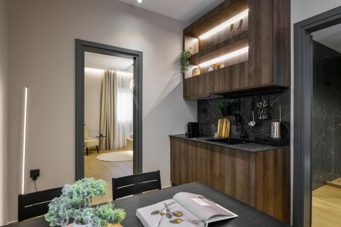 Appartement Aristotelian Virtues - Evlaveia *